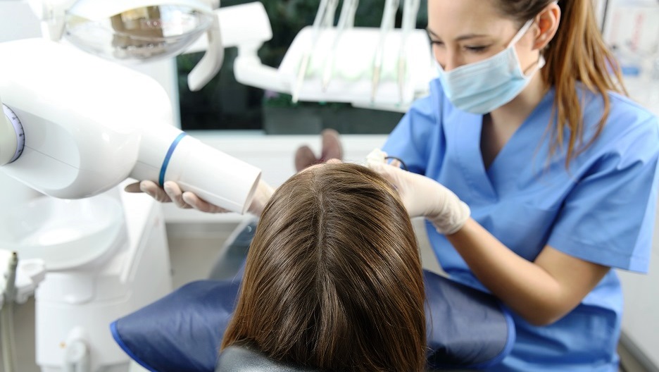 Des examens bucco-dentaires gratuits entre 6 ans et 24 ans