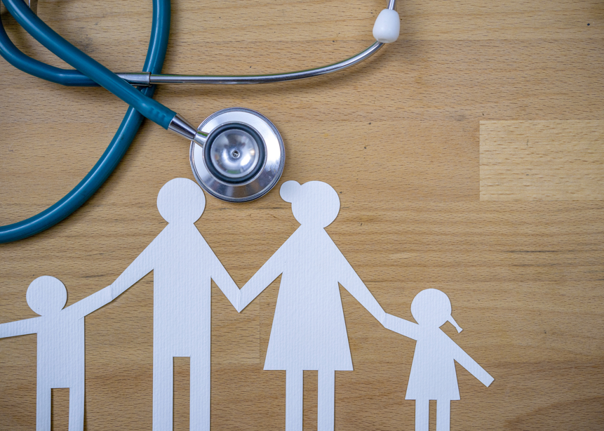 découpage papier d'une famille