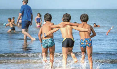 Comment être solidaire pendant les vacances ?
