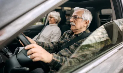 5 bons réflexes pour bien conduire après 65 ans