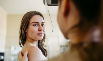 Cancer du sein chez les femmes jeunes : pourquoi les cas augmentent-ils ?