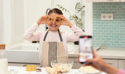 « Sharenting » : pourquoi partager des photos de ses enfants sur les réseaux sociaux est-il si risqué ?